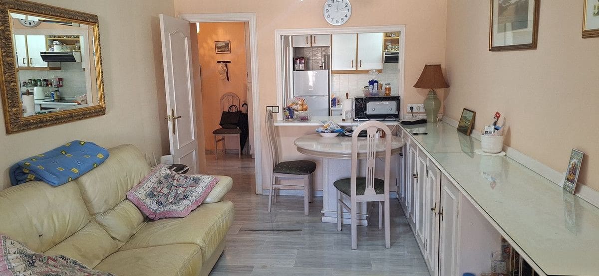 2 bedroom Apartment for sale in Fuengirola - € 360,000 (Ref: 9650362)
