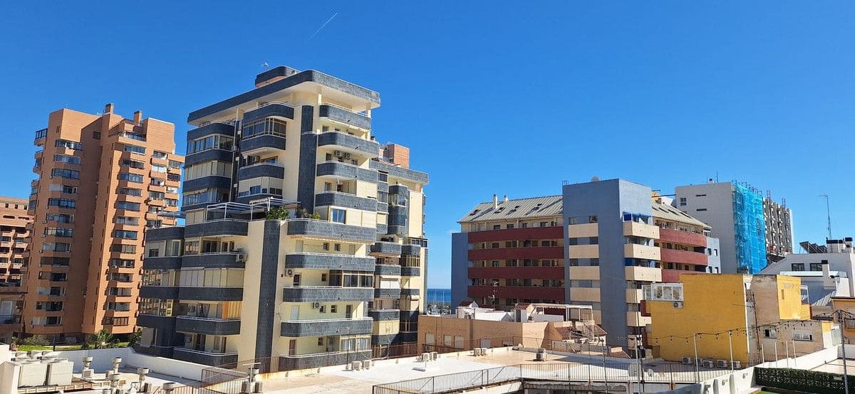 2 bedroom Apartment for sale in Fuengirola - € 360,000 (Ref: 9650362)