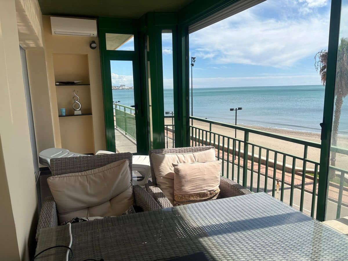 2 bedroom Beach Apartment for sale in Fuengirola with garage - € 650,000 (Ref: 9673636)