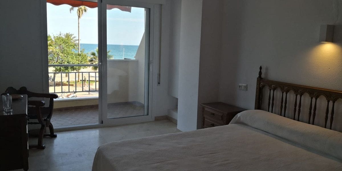 3 bedroom Beach Apartment for sale in Fuengirola with garage - € 750,000 (Ref: 9678154)