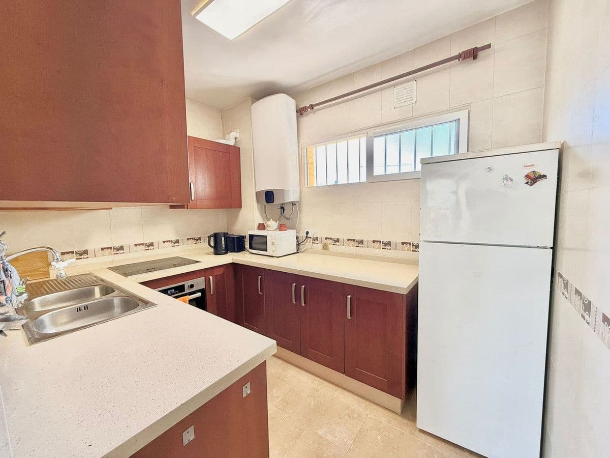 3 sypialnia Apartament przy plaży na sprzedaż w Fuengirola z basenem garażem - 279 000 € (Ref: 9688670)