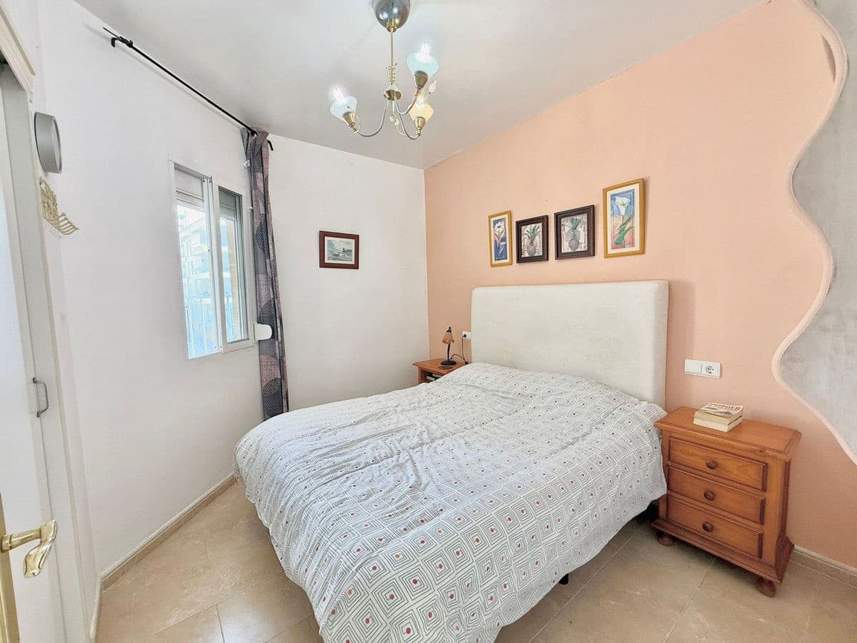 3 sypialnia Apartament przy plaży na sprzedaż w Fuengirola z basenem garażem - 279 000 € (Ref: 9688670)