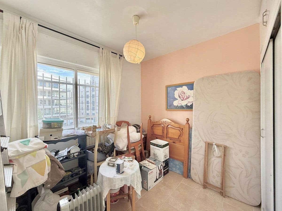 3 sypialnia Apartament przy plaży na sprzedaż w Fuengirola z basenem garażem - 279 000 € (Ref: 9688670)