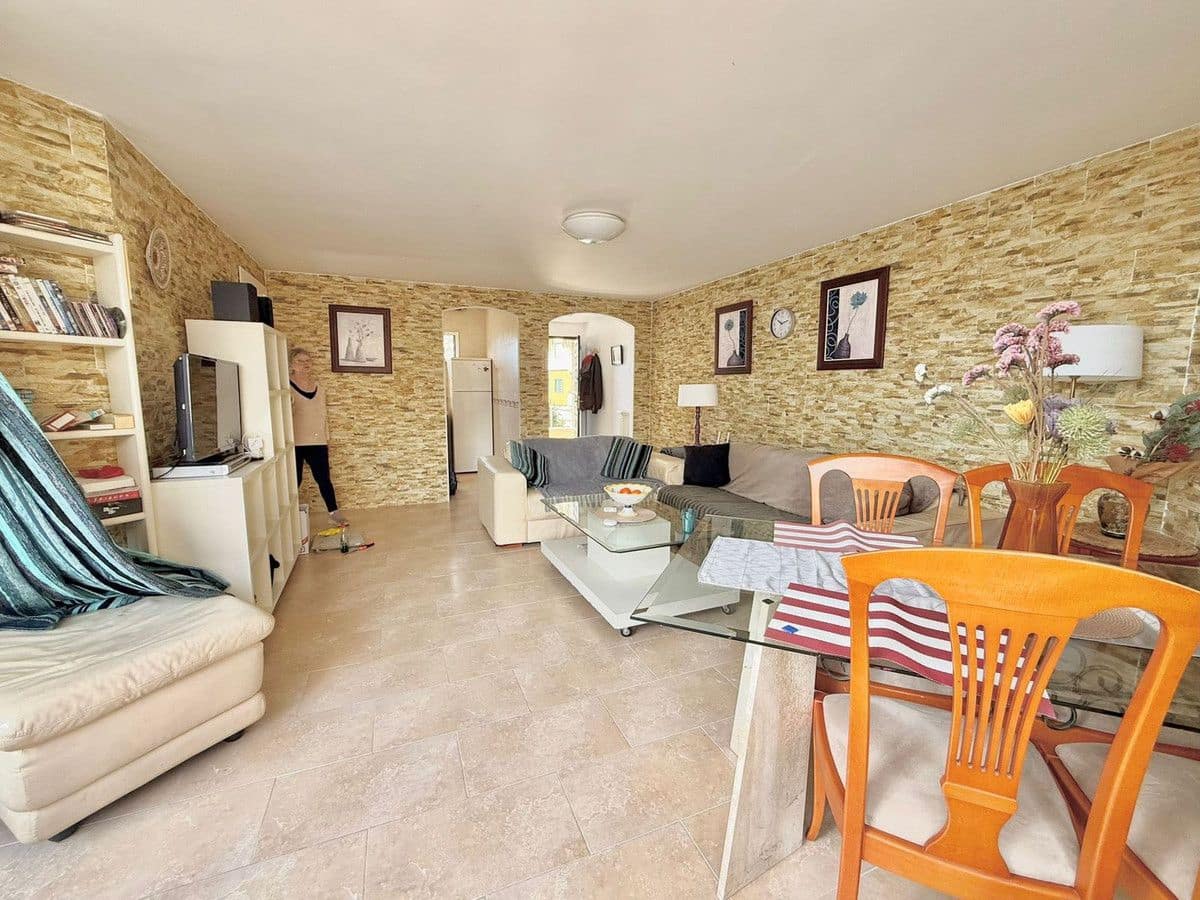 3 sypialnia Apartament przy plaży na sprzedaż w Fuengirola z basenem garażem - 279 000 € (Ref: 9688670)