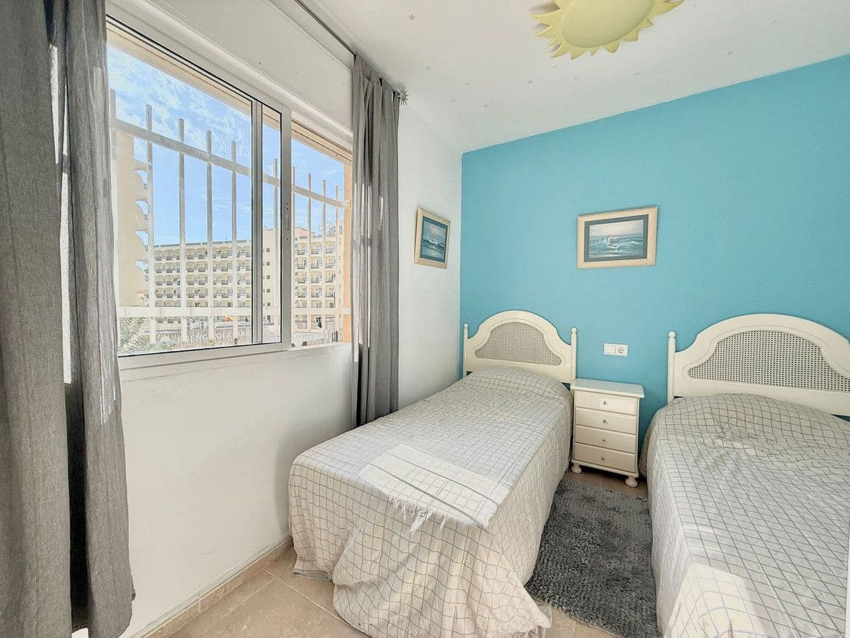 3 sypialnia Apartament przy plaży na sprzedaż w Fuengirola z basenem garażem - 279 000 € (Ref: 9688670)