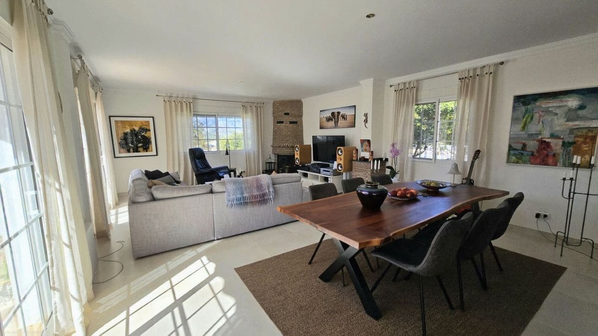 4 makuuhuone Huvila myytävänä paikassa Mijas mukana uima-altaan 
autotalli - 995 000 € (Ref: 9688680)