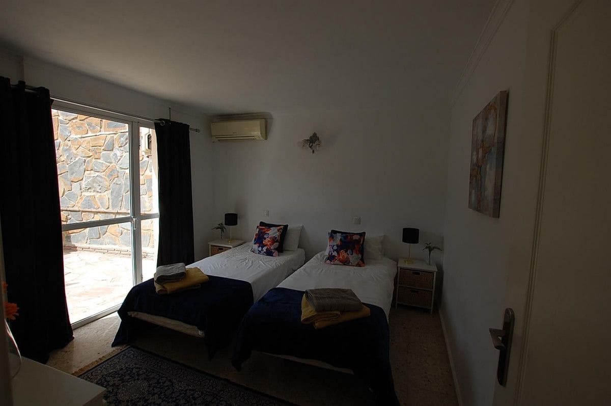 5 makuuhuone Huvila myytävänä paikassa Mijas mukana uima-altaan 
autotalli - 695 000 € (Ref: 9688681)