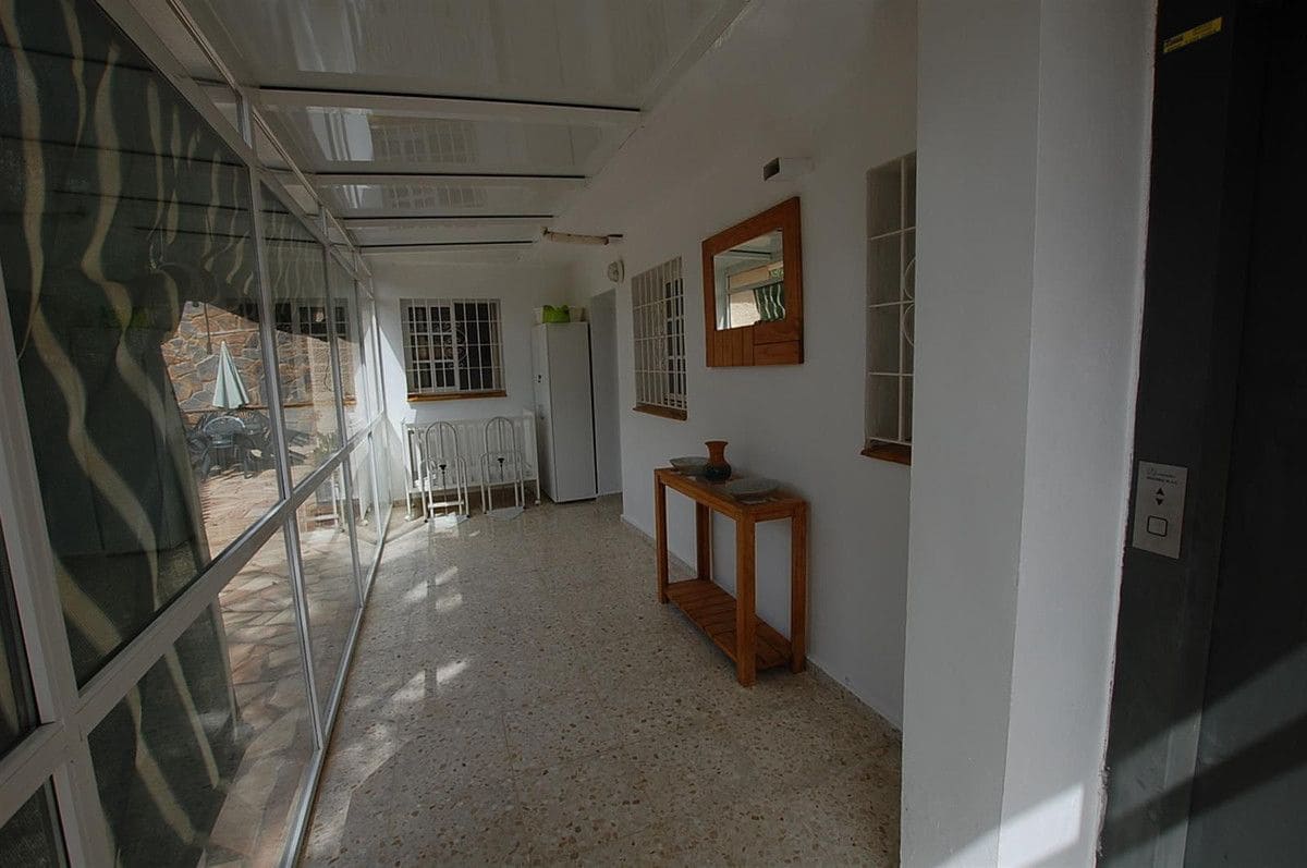 5 makuuhuone Huvila myytävänä paikassa Mijas mukana uima-altaan 
autotalli - 695 000 € (Ref: 9688681)