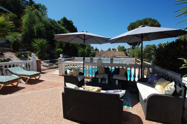 5 makuuhuone Huvila myytävänä paikassa Centro, Mijas mukana uima-altaan 
autotalli - 695 000 € (Ref: 9688681)