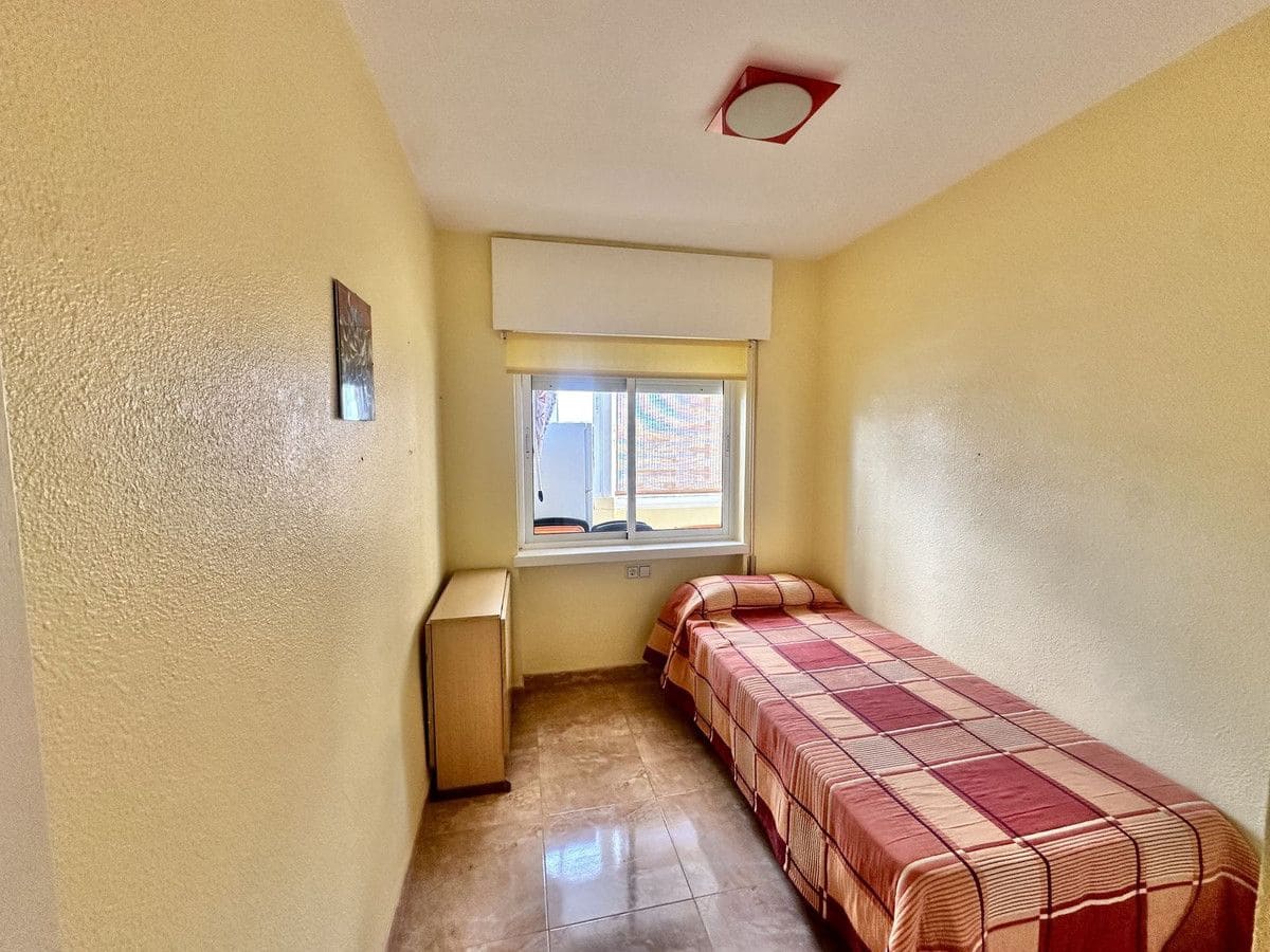 3 bedroom Beach Apartment for sale in Fuengirola with pool - € 370,000 (Ref: 9688684)