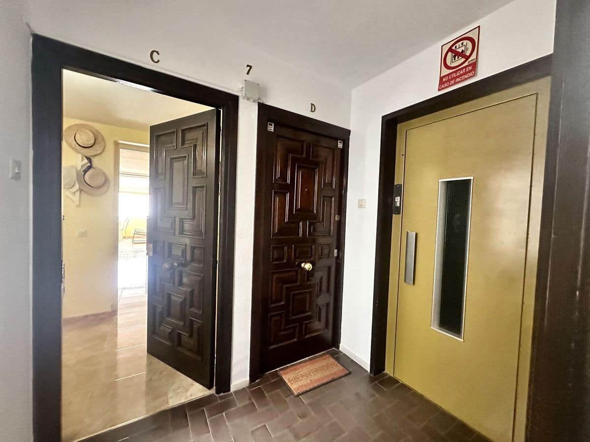 3 bedroom Beach Apartment for sale in Fuengirola with pool - € 370,000 (Ref: 9688684)