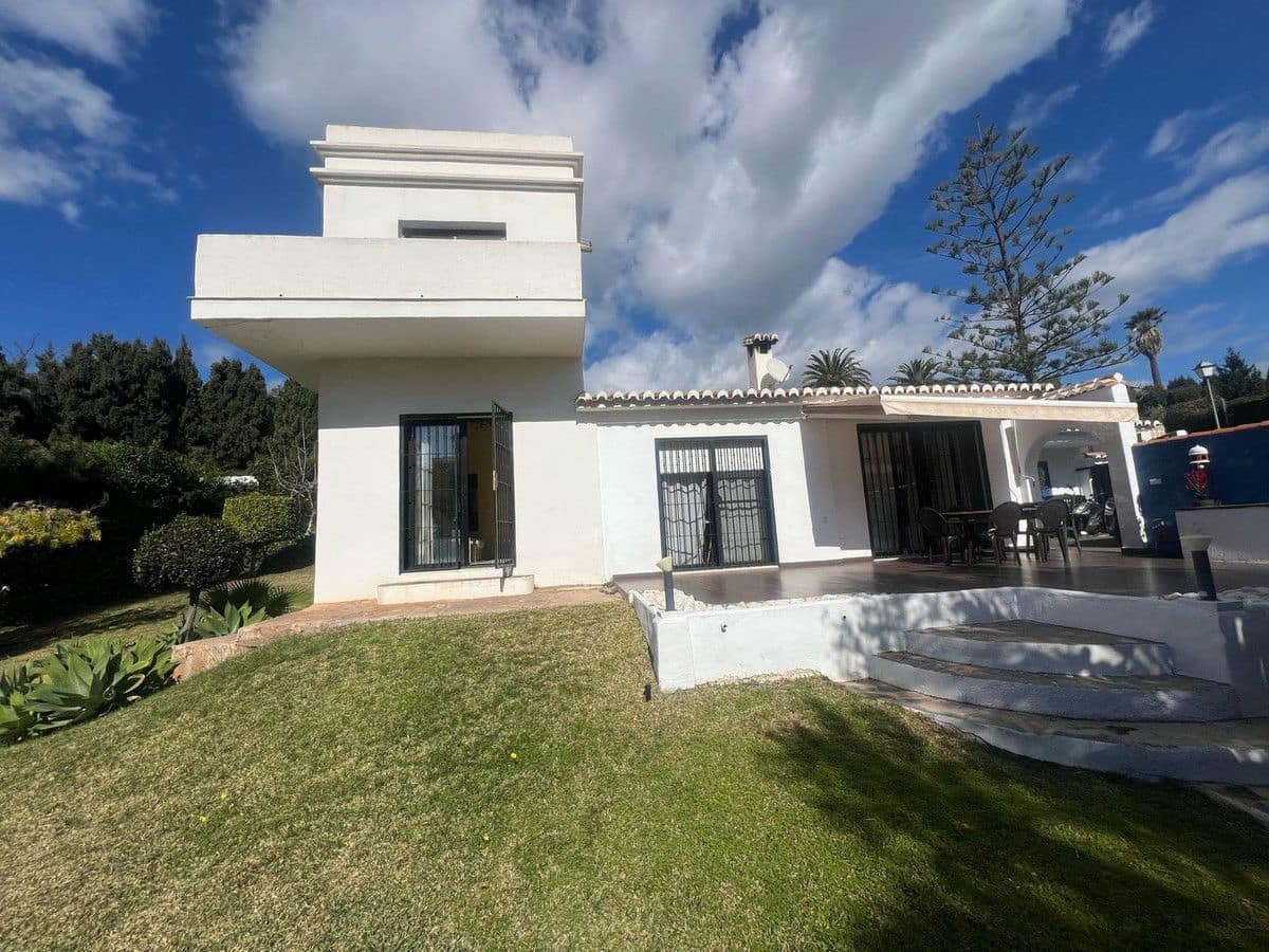 4 soverom Villa til salgs i Mijas med svømmebasseng garasje - € 659 000 (Ref: 9688691)