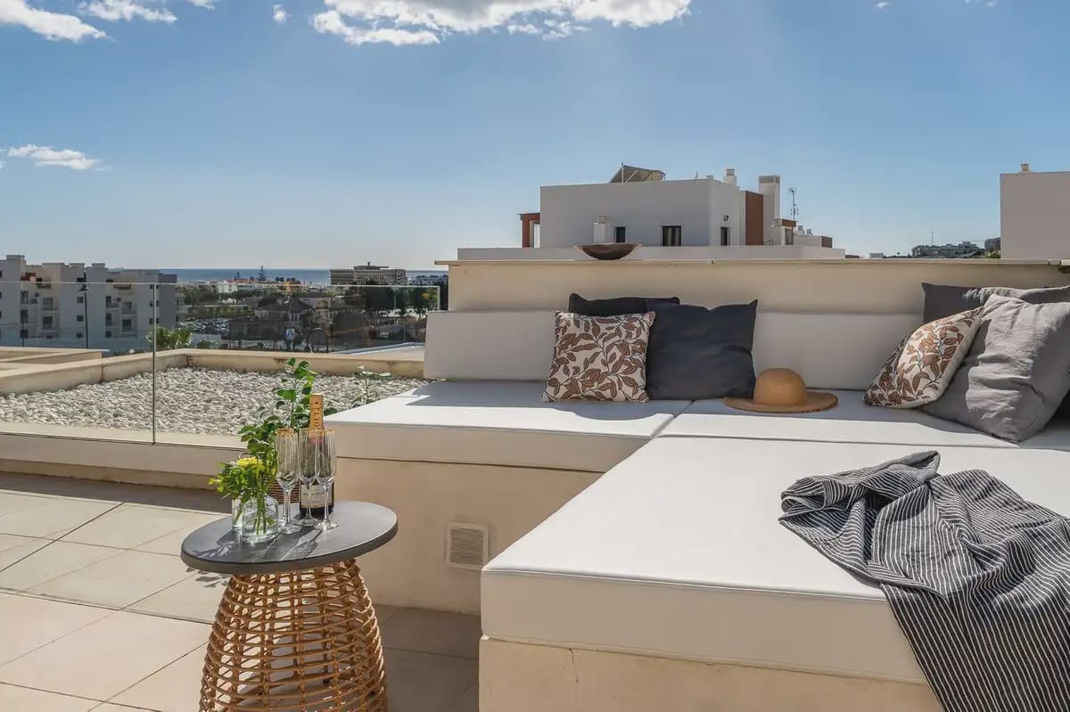 4 soverom Kjedet enebolig til salgs i Mijas med svømmebasseng garasje - € 1 050 000 (Ref: 9688692)