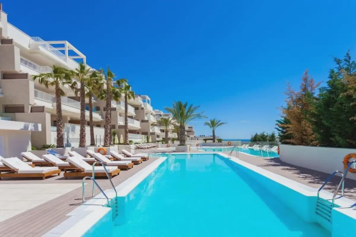 4 soverom Kjedet enebolig til salgs i Mijas med svømmebasseng garasje - € 1 050 000 (Ref: 9688692)