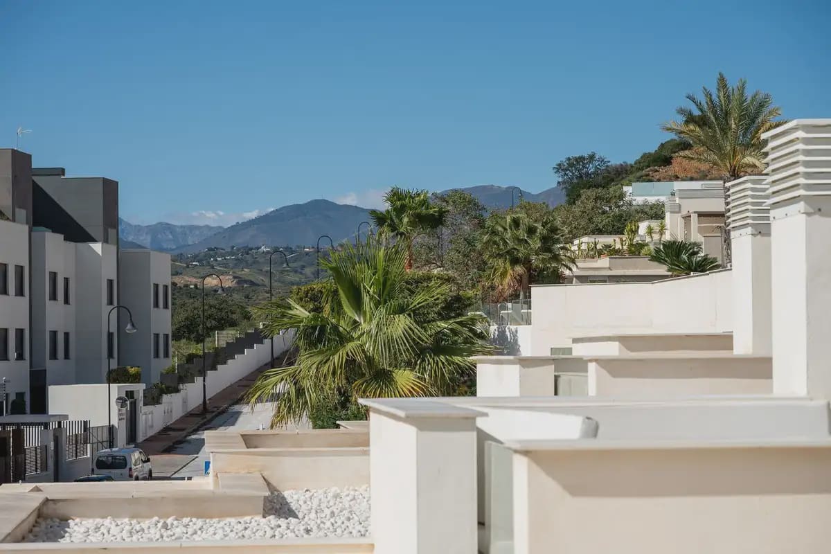4 soverom Kjedet enebolig til salgs i Mijas med svømmebasseng garasje - € 1 050 000 (Ref: 9688692)