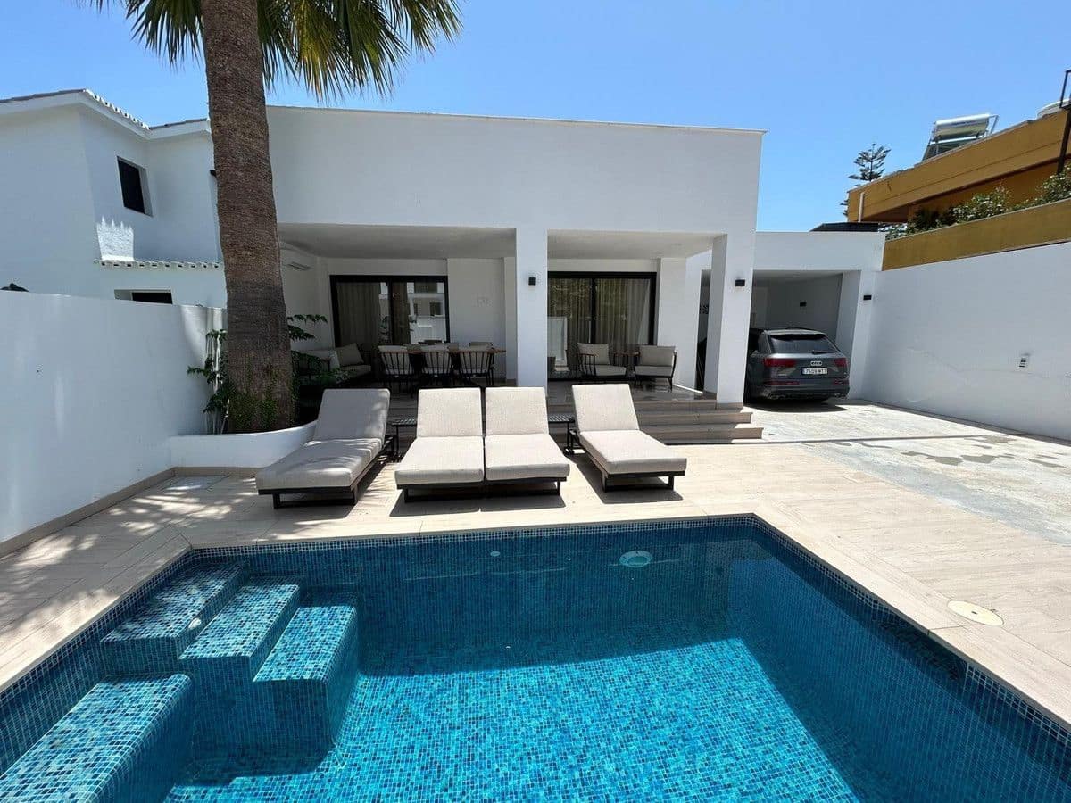 Chalet de 7 habitaciones en Benalmádena en venta con piscina garaje - 1.150.000 € (Ref: 9688693)