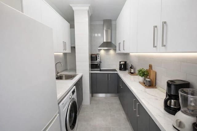 2 slaapkamer Strandappartement te koop in Torremolinos met garage - € 348.000 (Ref: 9688694)