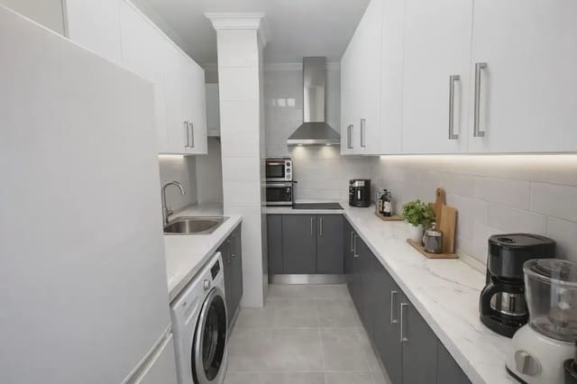 2 soveværelse Strandlejlighed til salg i Torremolinos med garage - € 348.000 (Ref: 9688694)