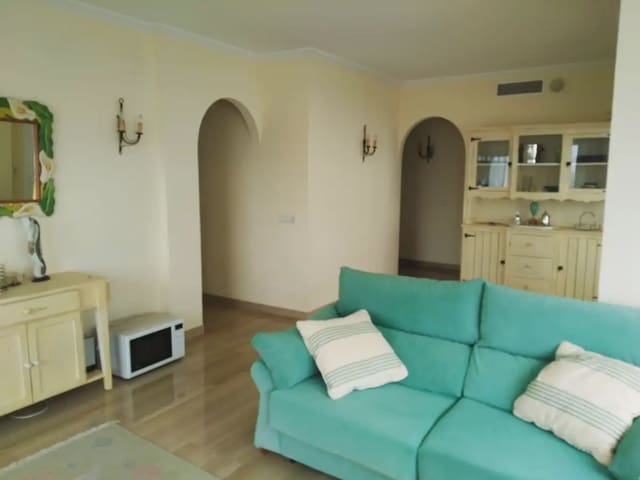 Piso de 2 habitaciones en Arroyo de la Miel, Benalmádena en venta con piscina garaje - 699.000 € (Ref: 9688700)