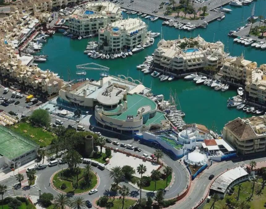 2 soveværelse Lejlighed til salg i Benalmadena med swimmingpool garage - € 699.000 (Ref: 9688700)