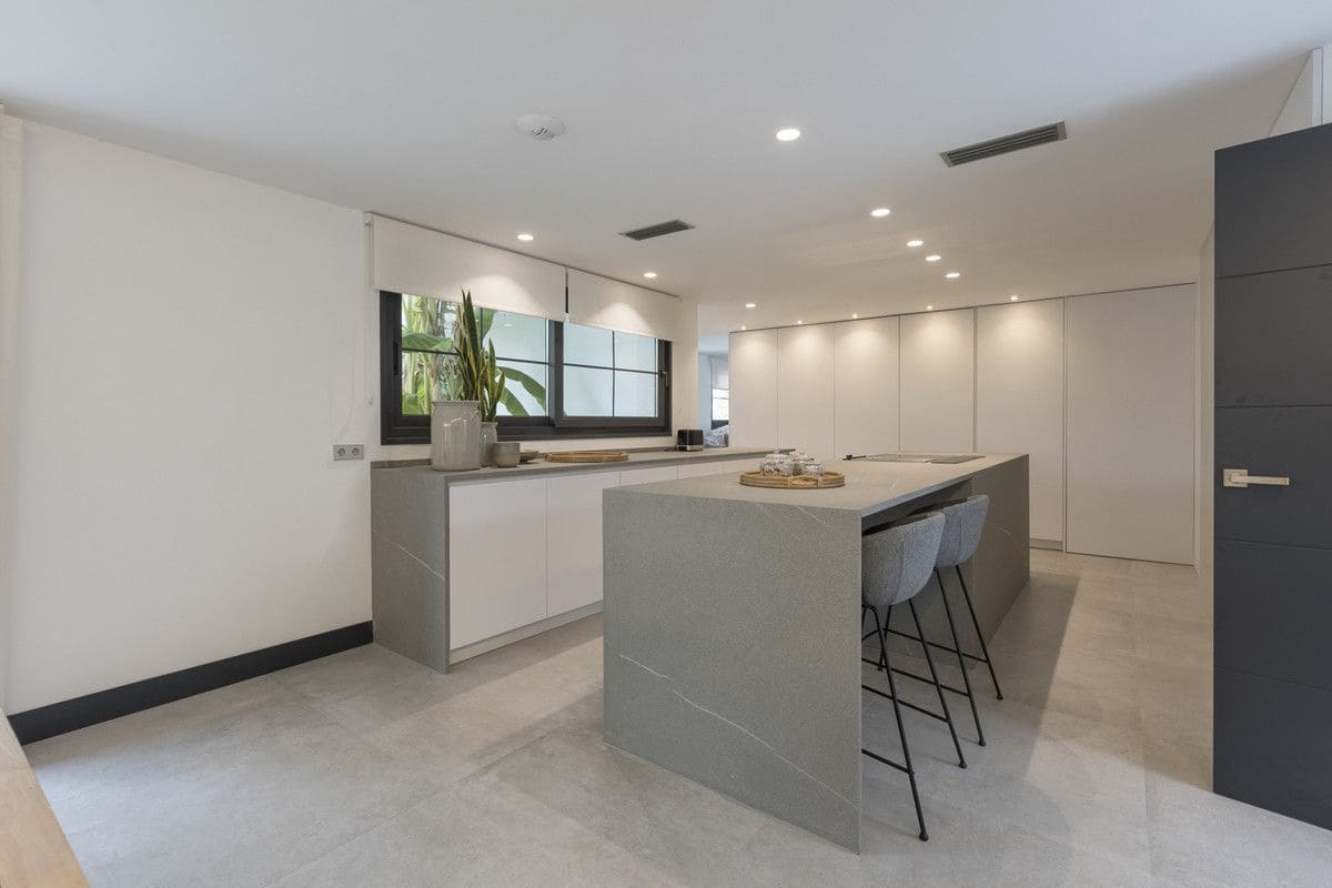 5 sypialnia Willa na sprzedaż w Marbella z basenem garażem - 5 950 000 € (Ref: 9688706)