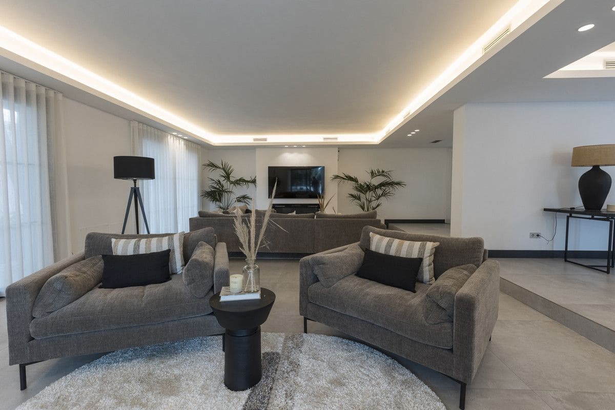 5 sypialnia Willa na sprzedaż w Marbella z basenem garażem - 5 950 000 € (Ref: 9688706)