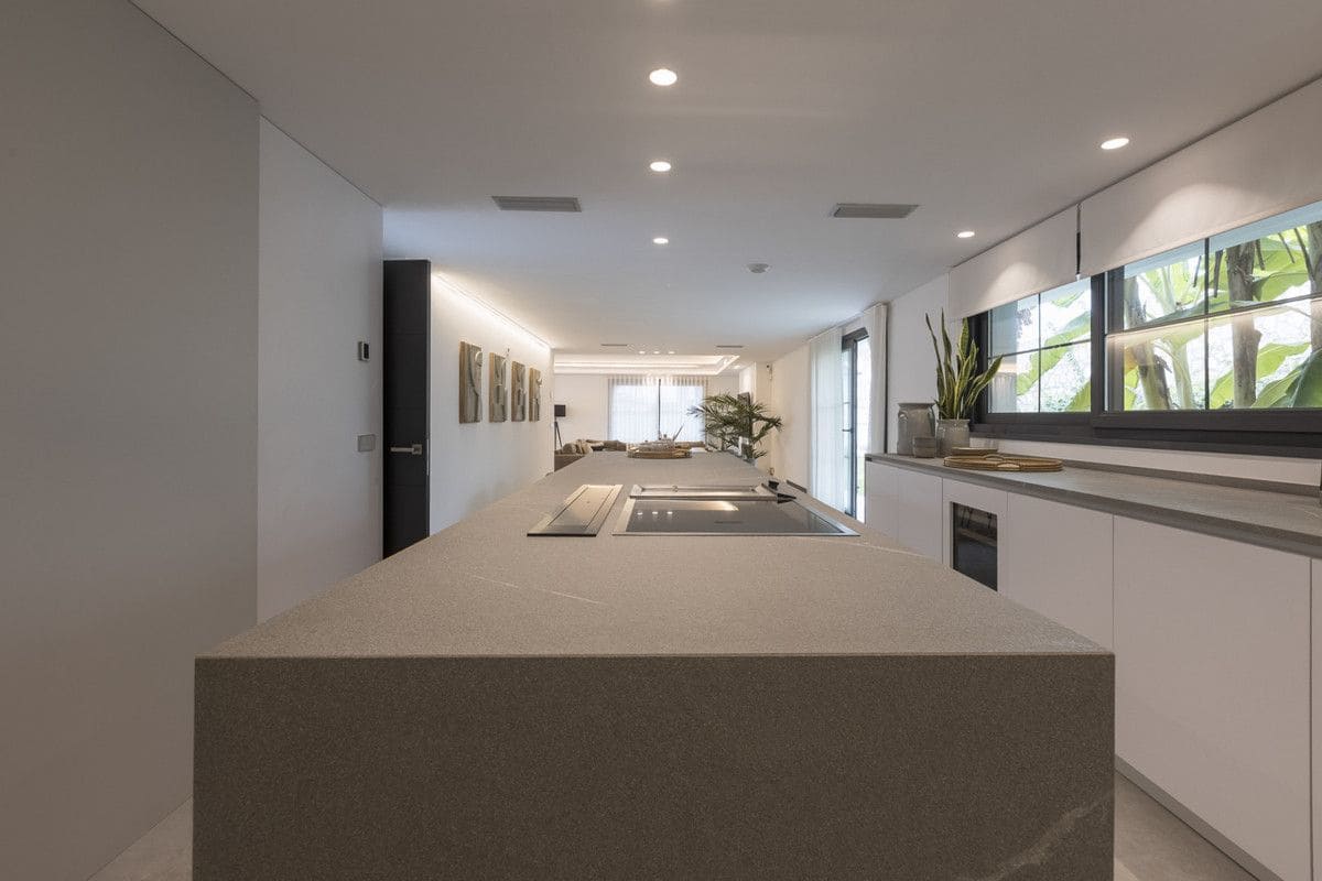 5 sypialnia Willa na sprzedaż w Marbella z basenem garażem - 5 950 000 € (Ref: 9688706)