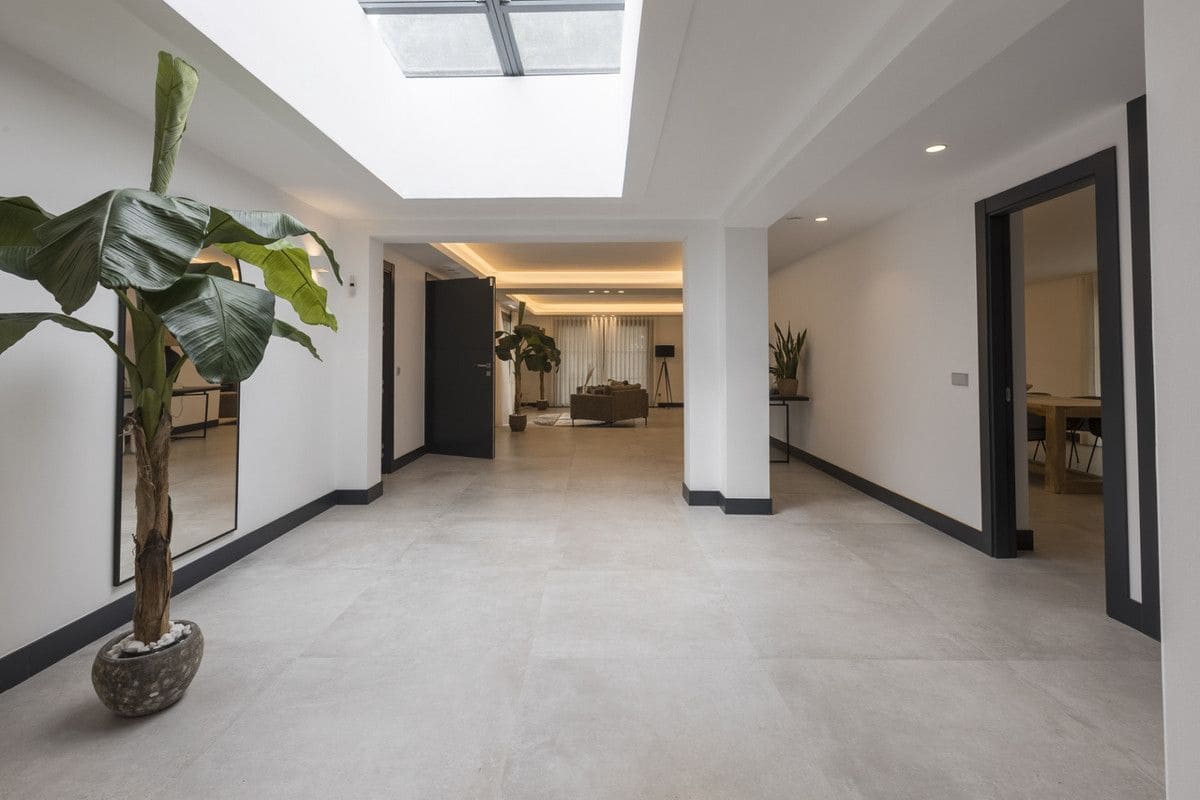 5 sypialnia Willa na sprzedaż w Marbella z basenem garażem - 5 950 000 € (Ref: 9688706)