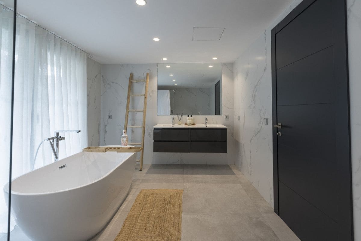 5 sypialnia Willa na sprzedaż w Marbella z basenem garażem - 5 950 000 € (Ref: 9688706)