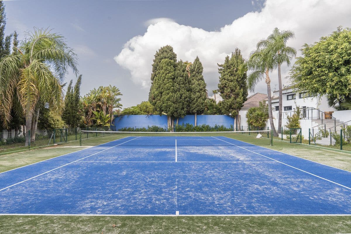 5 sypialnia Willa na sprzedaż w Marbella z basenem garażem - 5 950 000 € (Ref: 9688706)