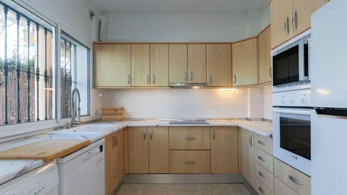 3 soverom Kjedet enebolig til salgs i Marbella med svømmebasseng - € 770 000 (Ref: 9688707)