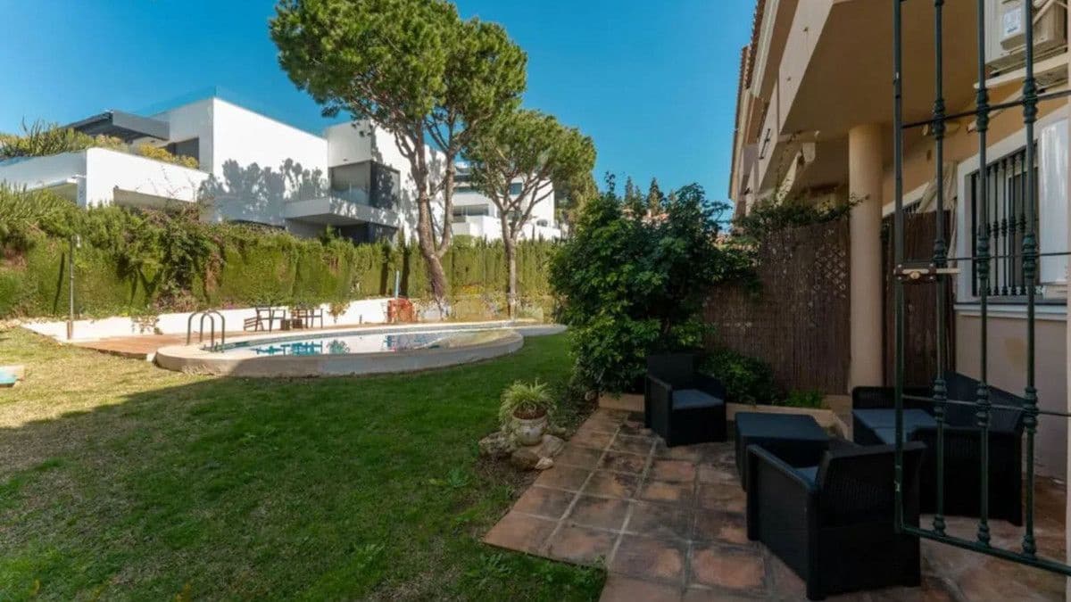 3 soverom Kjedet enebolig til salgs i Marbella med svømmebasseng - € 770 000 (Ref: 9688707)