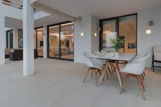 4 soveværelse Villa til salg i La Cala de Mijas, Mijas med swimmingpool garage - € 2.245.000 (Ref: 9688710)