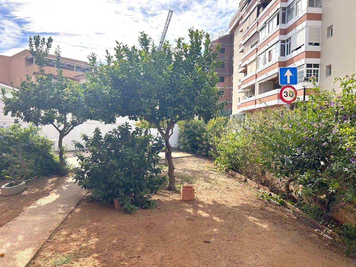 2 bedroom Beach Apartment for sale in Fuengirola - € 230,000 (Ref: 9688713)