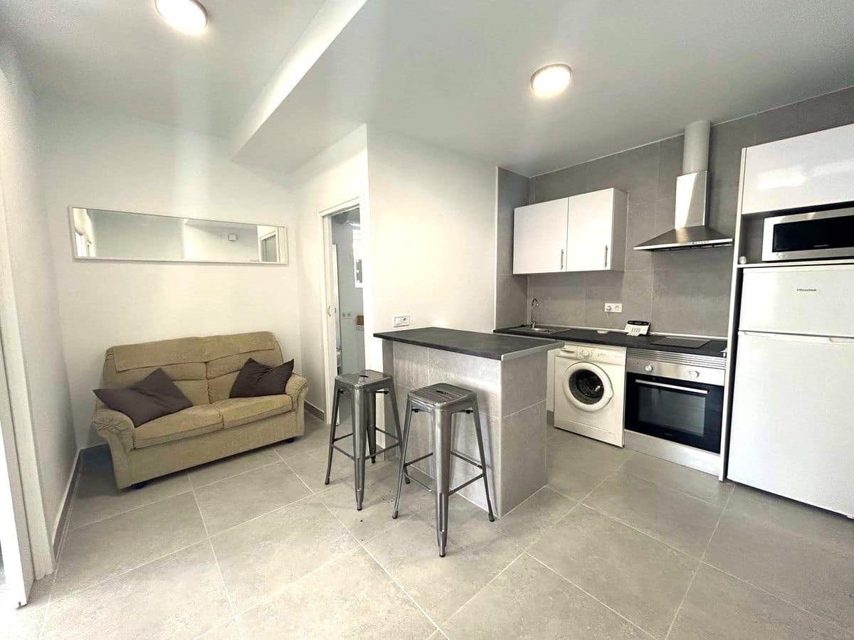 2 bedroom Beach Apartment for sale in Fuengirola - € 230,000 (Ref: 9688713)