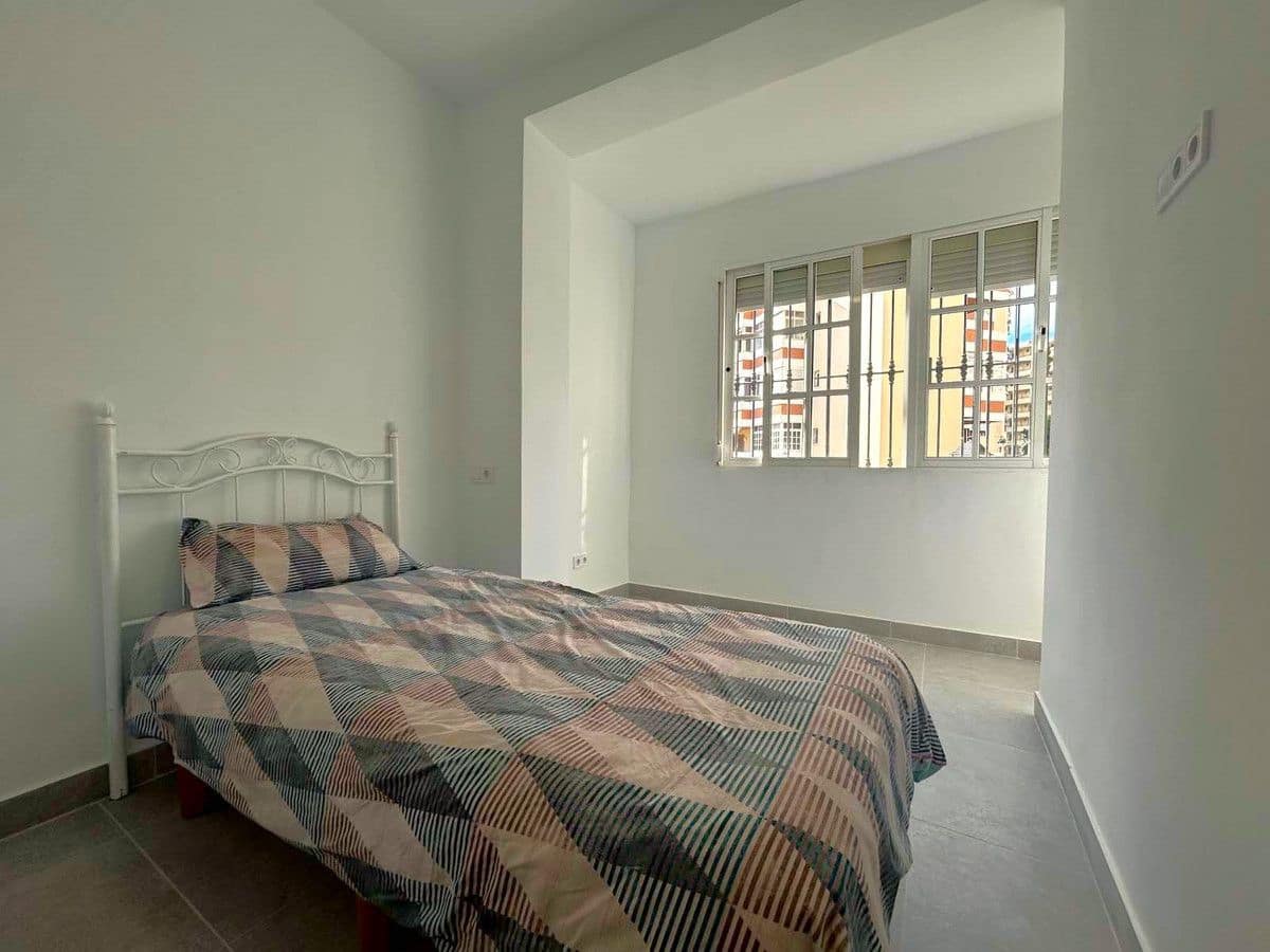 2 bedroom Beach Apartment for sale in Fuengirola - € 230,000 (Ref: 9688713)