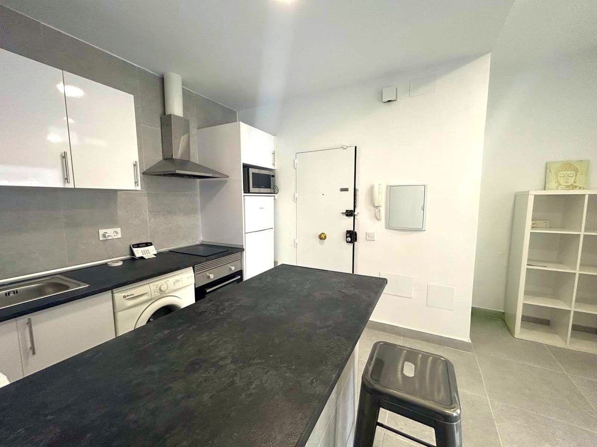 2 bedroom Beach Apartment for sale in Fuengirola - € 230,000 (Ref: 9688713)