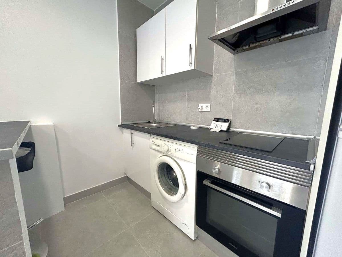 2 bedroom Beach Apartment for sale in Fuengirola - € 230,000 (Ref: 9688713)