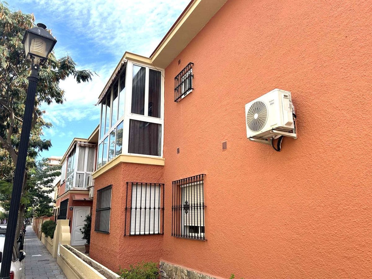 2 bedroom Beach Apartment for sale in Fuengirola - € 230,000 (Ref: 9688713)