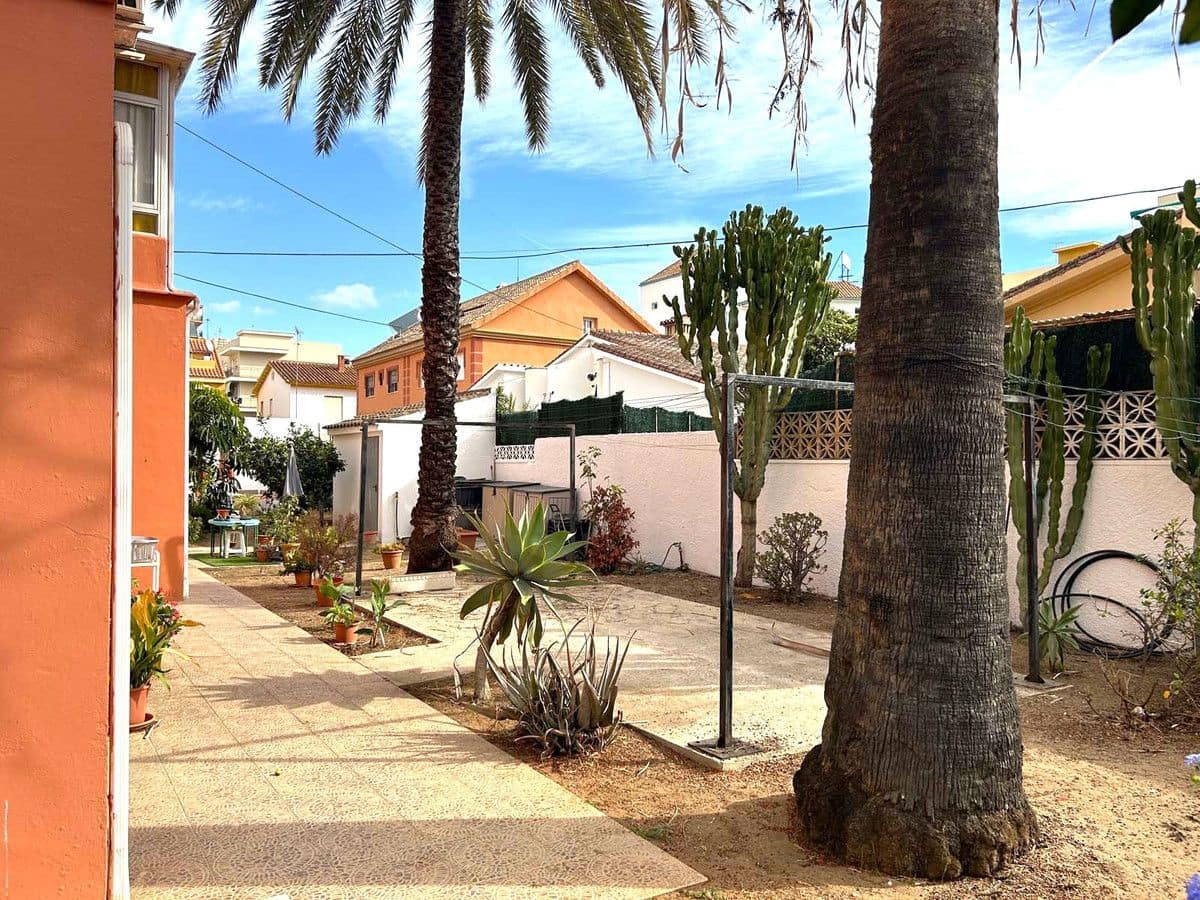 2 bedroom Beach Apartment for sale in Fuengirola - € 230,000 (Ref: 9688713)