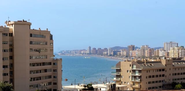 2 bedroom Beach Apartment for sale in Centro ciudad, Fuengirola with pool garage - € 450,000 (Ref: 9688715)