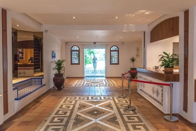 3 sovrum Strandlägenhet till salu i Puerto Banus, Marbella med pool garage - 1 200 000 € (Ref: 9688716)