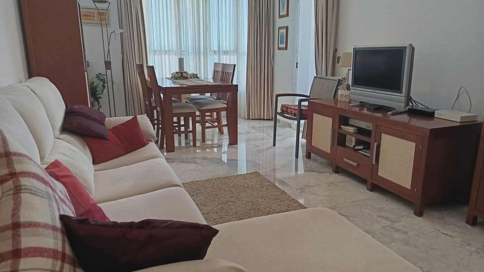 2 bedroom Beach Apartment for sale in Fuengirola with pool garage - € 355,000 (Ref: 9709241)
