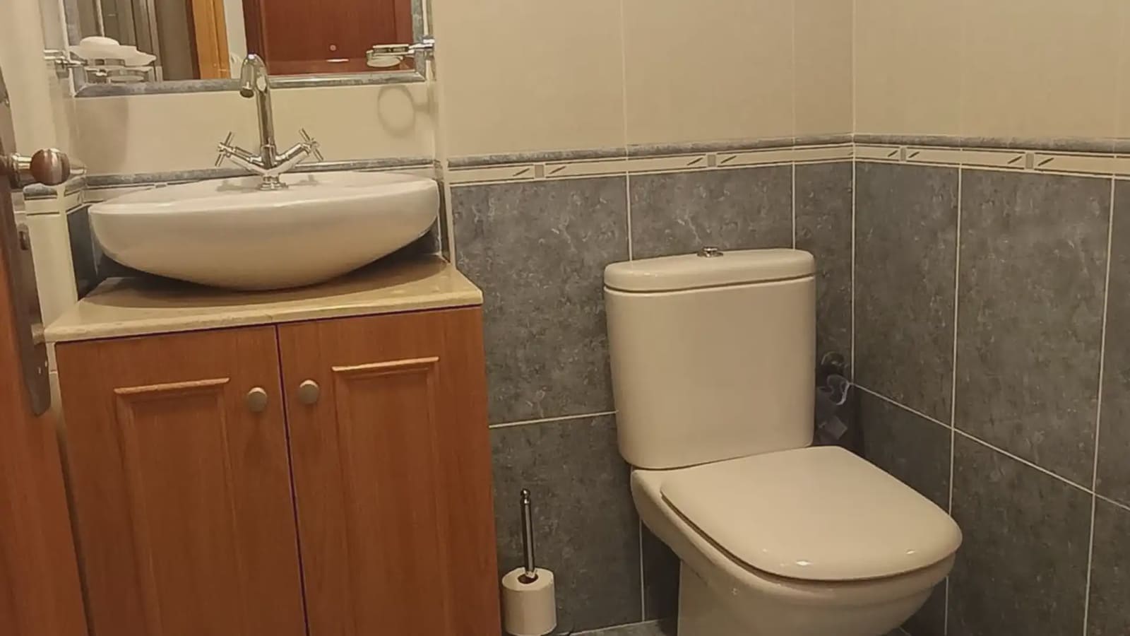 2 bedroom Beach Apartment for sale in Fuengirola with pool garage - € 355,000 (Ref: 9709241)