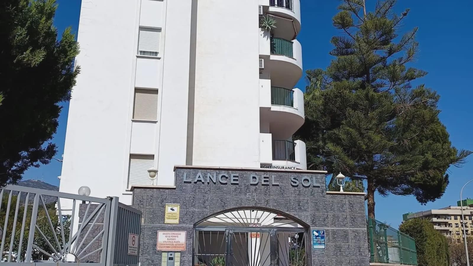 2 bedroom Beach Apartment for sale in Fuengirola with pool garage - € 355,000 (Ref: 9709241)