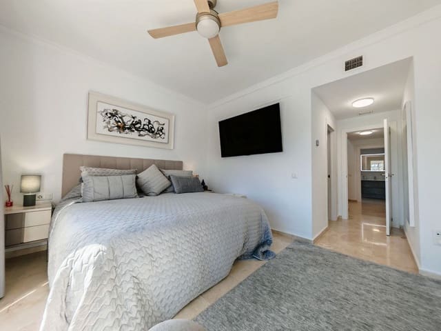 4 chambre Villa/Maison Mitoyenne à vendre à Riviera del Sol, Mijas avec piscine garage - 649 000 € (Ref: 9720296)