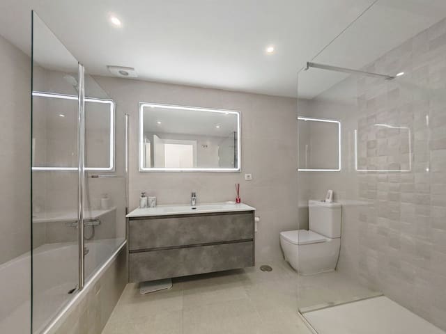 4 chambre Villa/Maison Mitoyenne à vendre à Riviera del Sol, Mijas avec piscine garage - 649 000 € (Ref: 9720296)