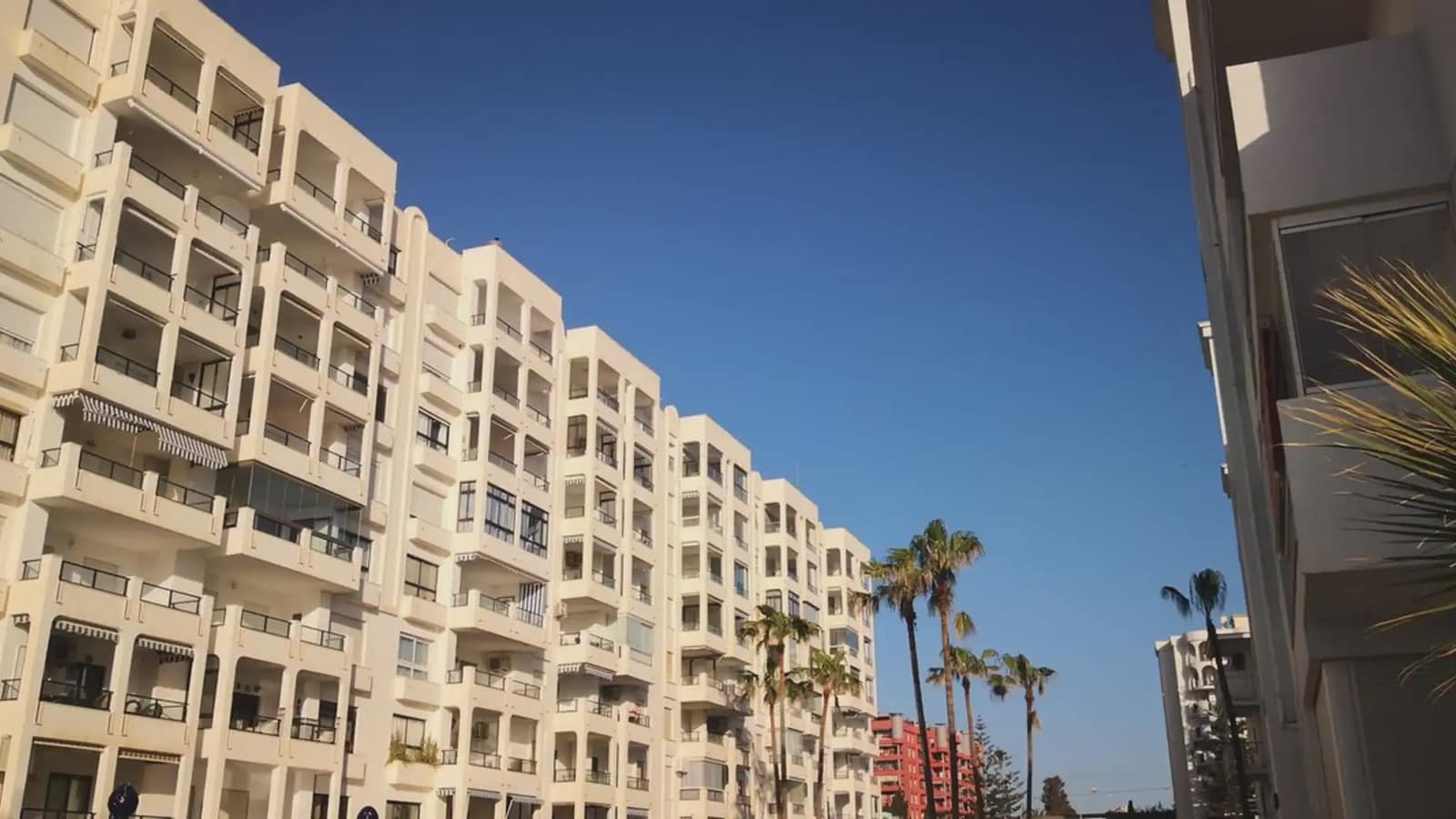 2 slaapkamer Strandappartement te koop in Fuengirola met zwembad garage - € 520.000 (Ref: 9747136)