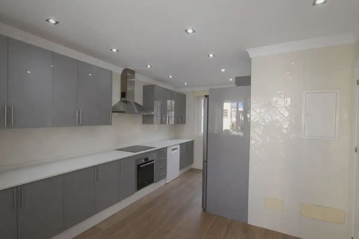 3 makuuhuone Paritalo myytävänä paikassa Marbella mukana uima-altaan 
autotalli - 725 000 € (Ref: 9760047)