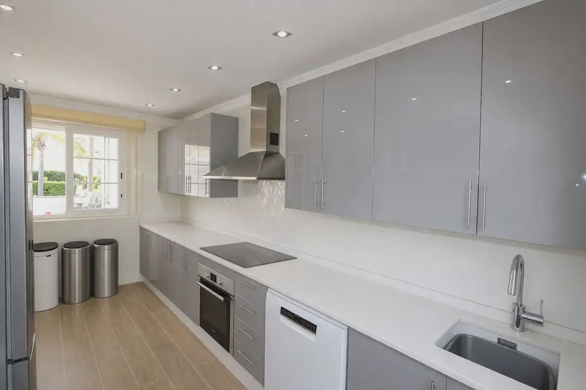 3 makuuhuone Paritalo myytävänä paikassa Marbella mukana uima-altaan 
autotalli - 725 000 € (Ref: 9760047)